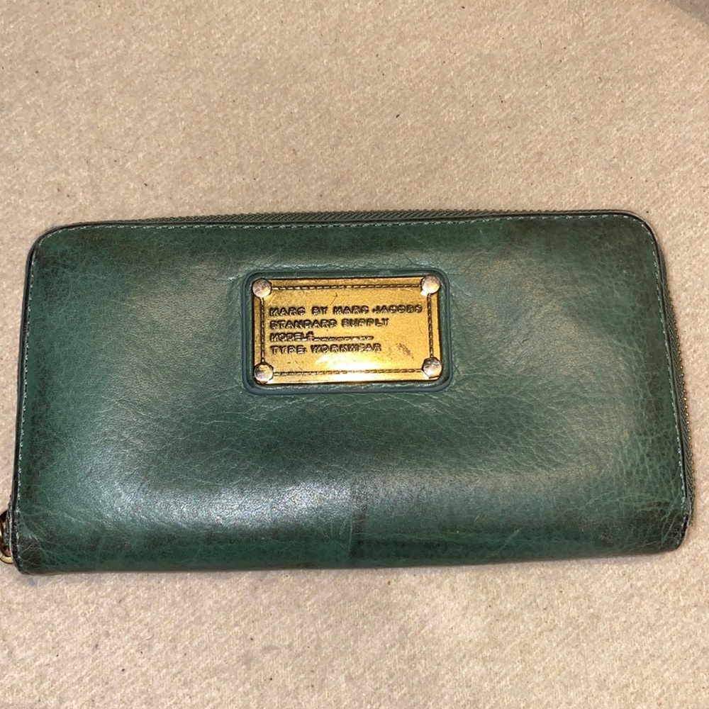 Marc by Marc Jacobs Forest Green Leather Zipper Wallet Gold Tone Plaque Label